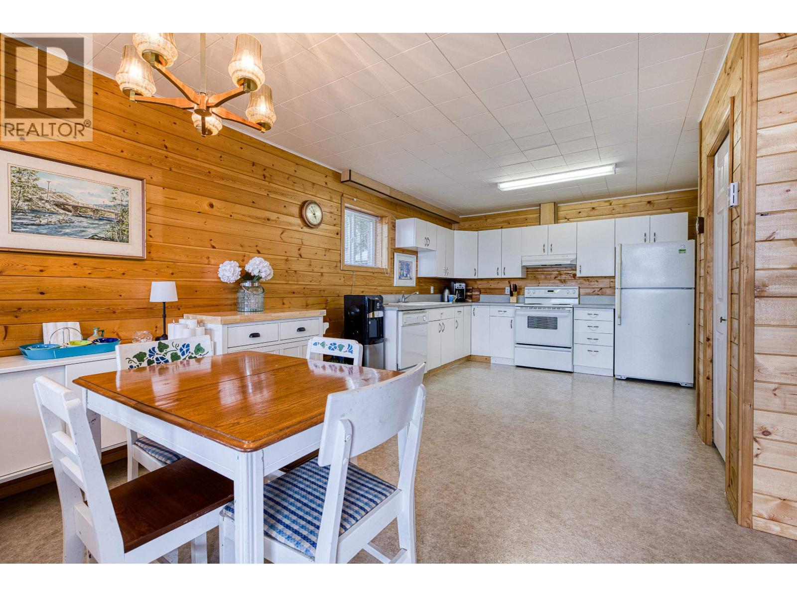 7607 North Point Road, 100 Mile House, British Columbia  V0K 1X1 - Photo 16 - R3131505