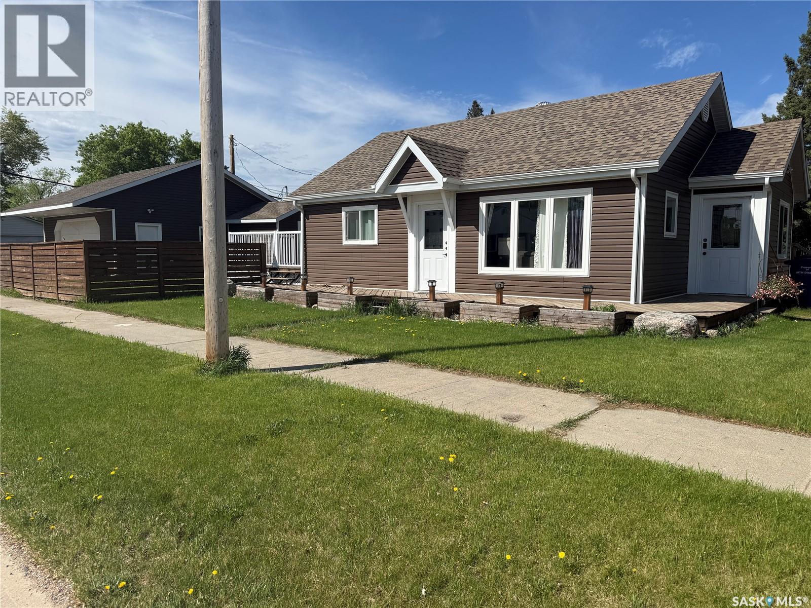 300 8th AVENUE W, Nipawin, Saskatchewan