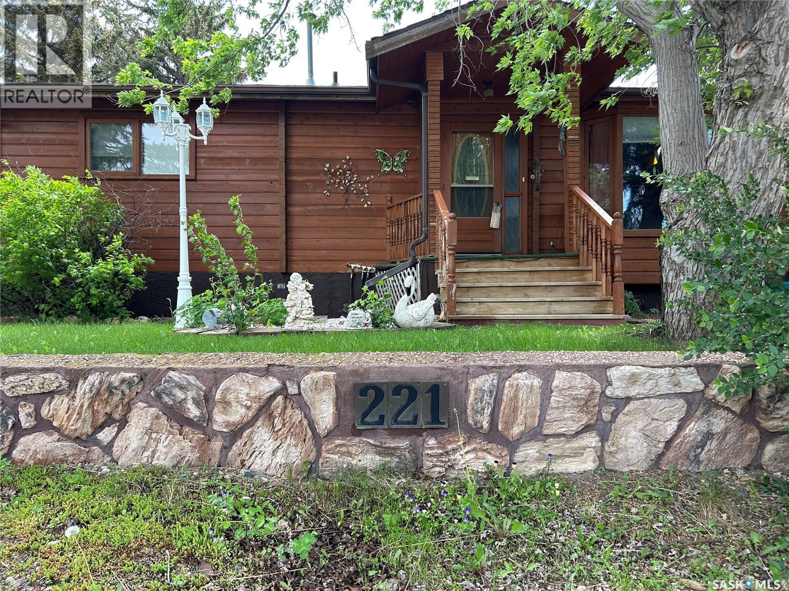 221 1st Street W, Coronach, Saskatchewan  S0H 0Z0 - Photo 2 - SK038334