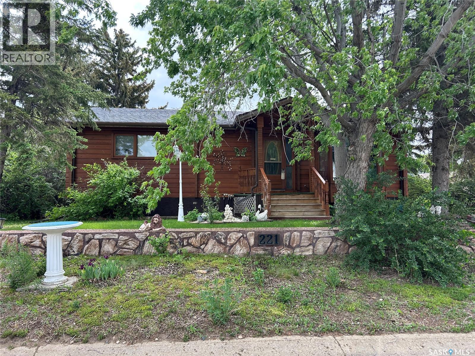 221 1st Street W, Coronach, Saskatchewan  S0H 0Z0 - Photo 3 - SK038334