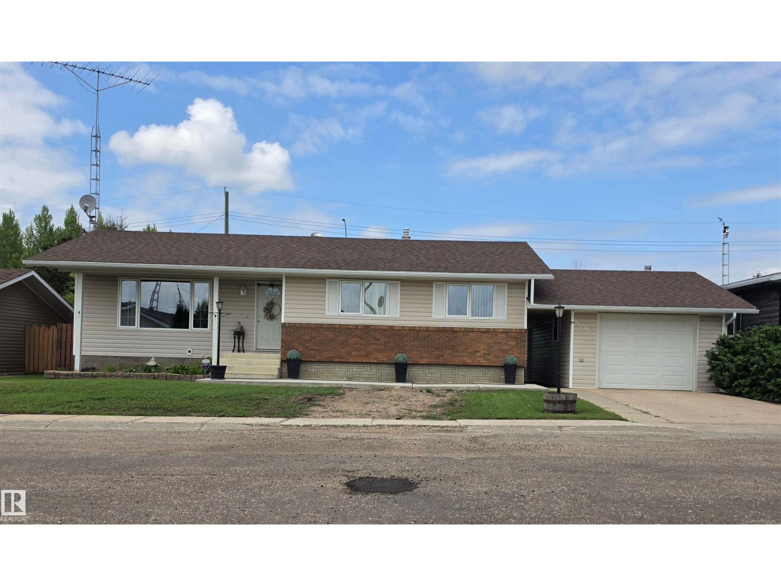 4606 54 AV, two hills, Alberta