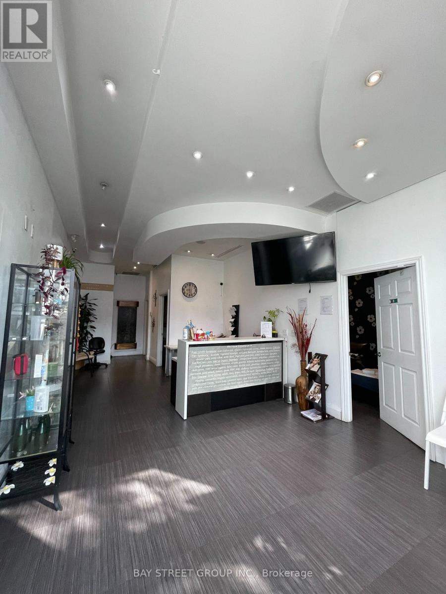 380 Dundas Street E, Oakville, Ontario  L6H 6Z9 - Photo 2 - W13312362