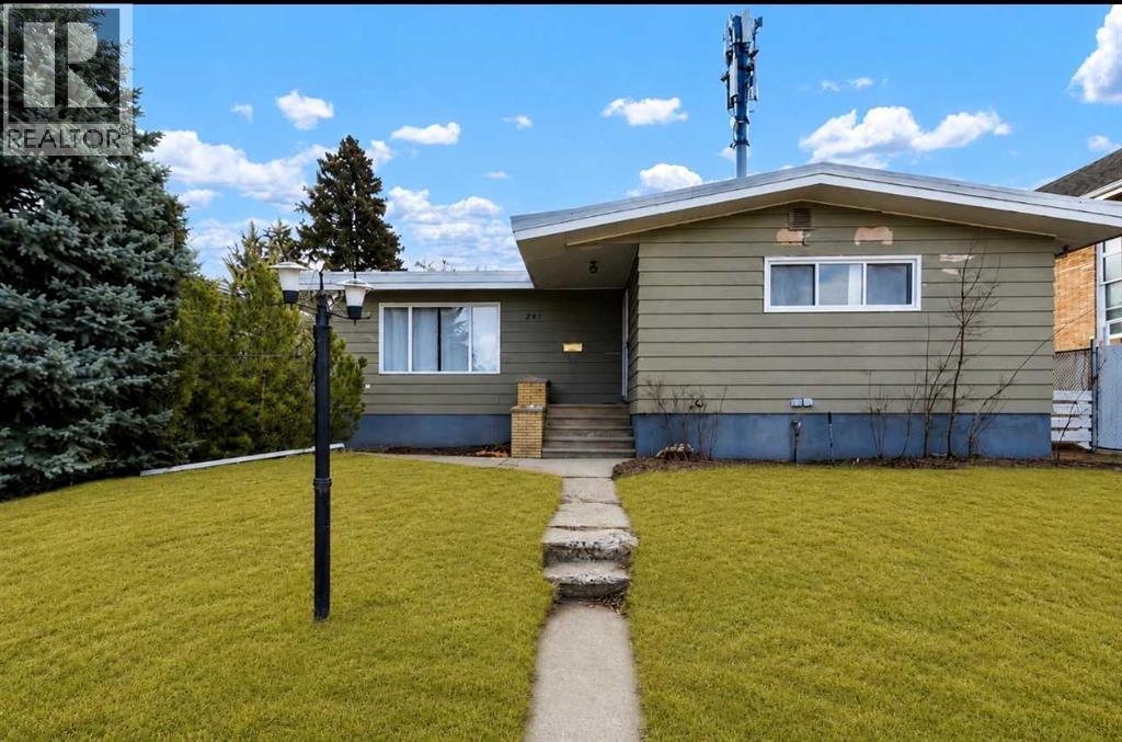261 9 Street SW, Medicine Hat, Alberta  T1A 4N8 - Photo 1 - A2317305