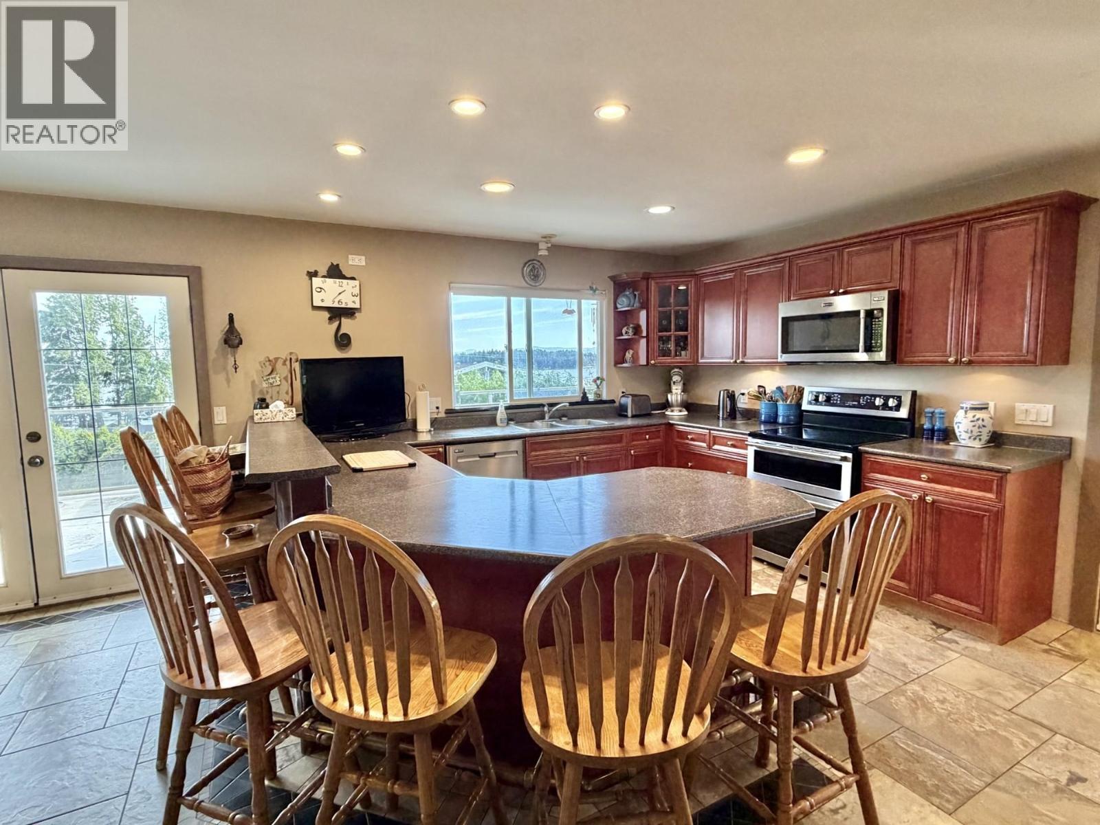 5439 Mason Road, Sechelt, British Columbia  V0N 3A8 - Photo 12 - R3133054