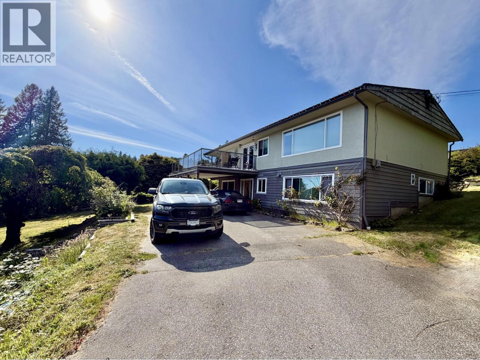 5439 Mason Road, Sechelt, British Columbia  V0N 3A8 - Photo 3 - R3133054