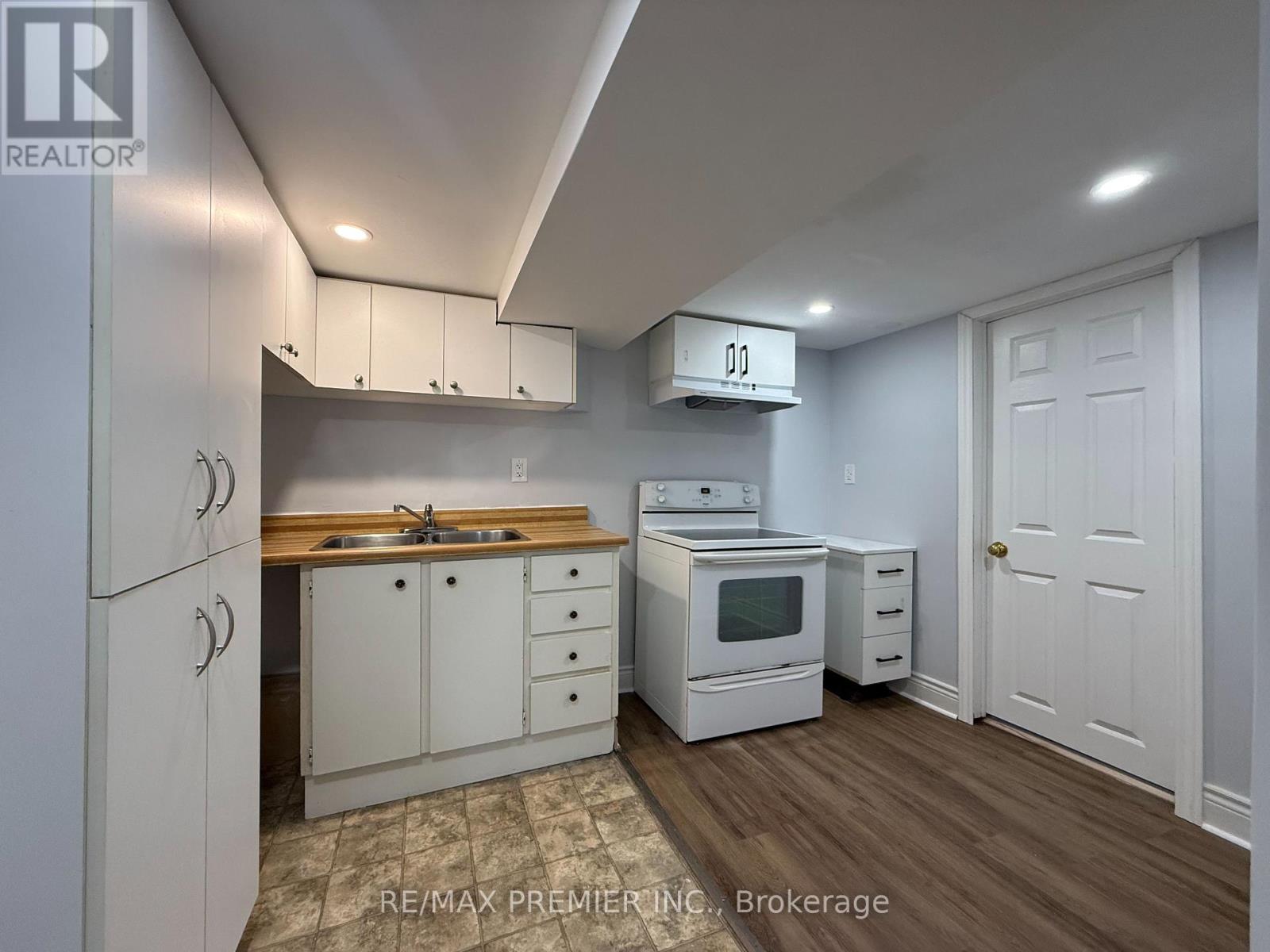 Lower - 288 Scott Street, St. Catharines, Ontario  L2N 1J3 - Photo 9 - X13241450