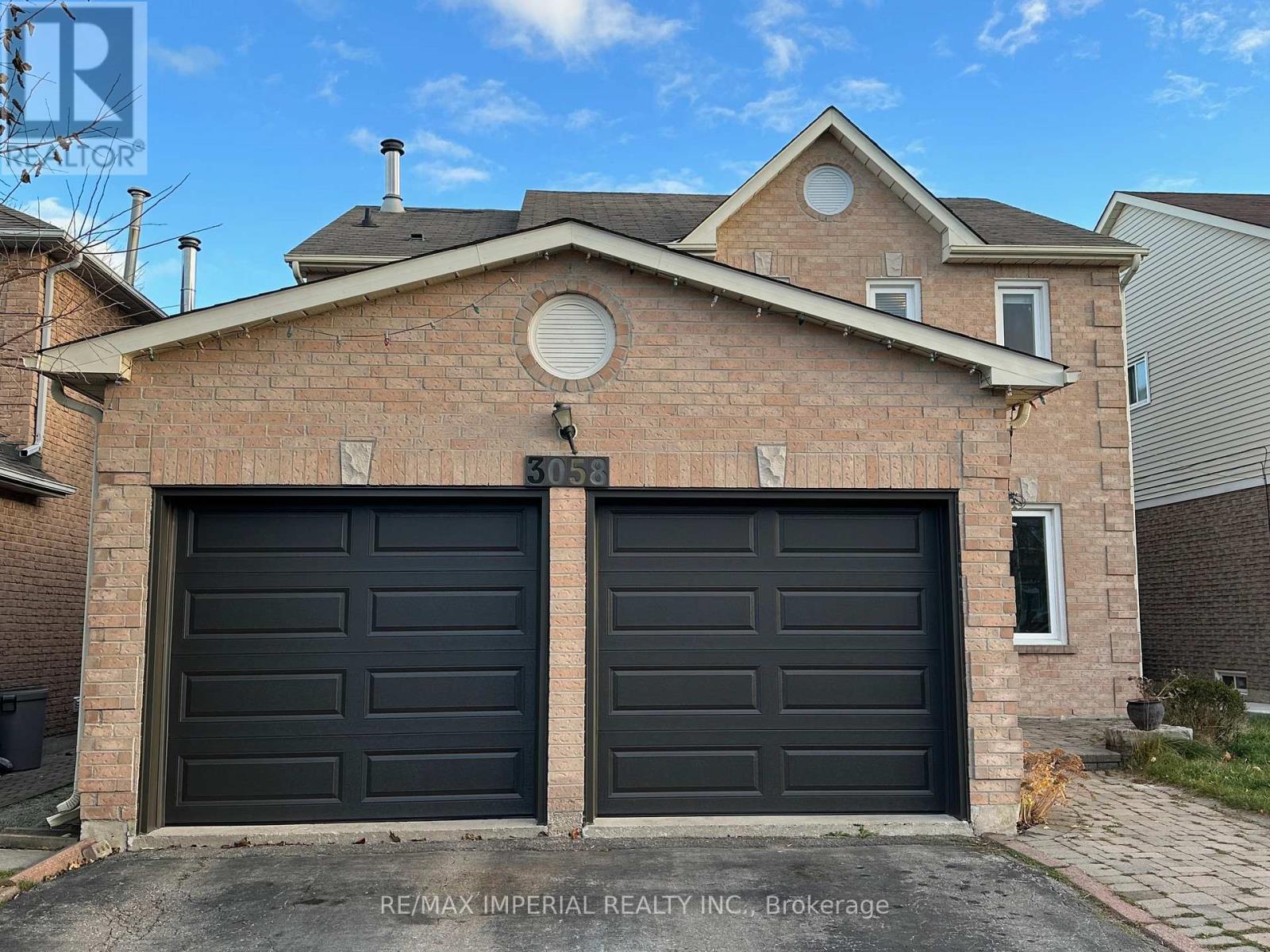 3058 Dalehurst Drive, Mississauga, Ontario  L5B 3C1 - Photo 2 - W13321476
