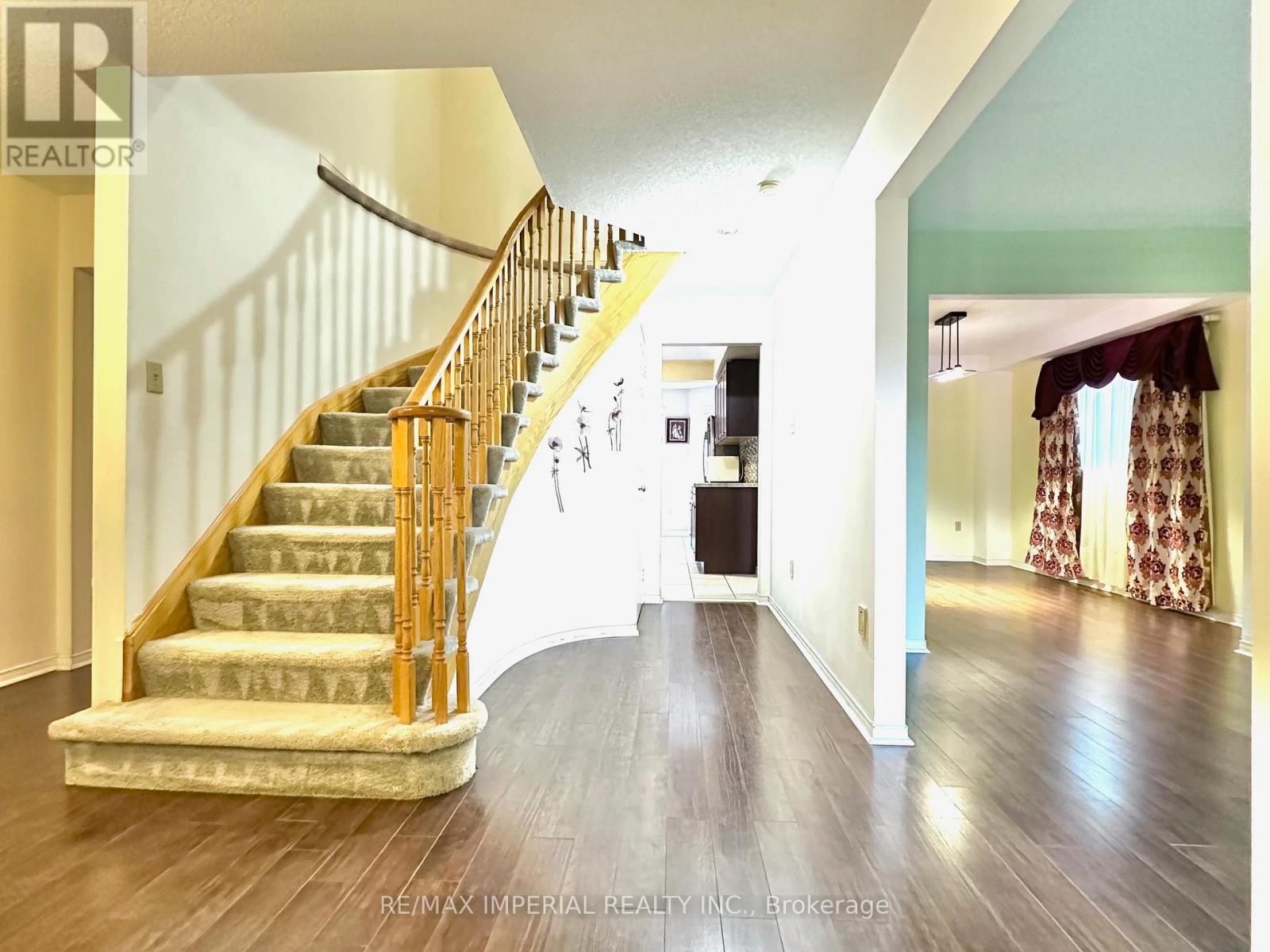 3058 Dalehurst Drive, Mississauga, Ontario  L5B 3C1 - Photo 3 - W13321476