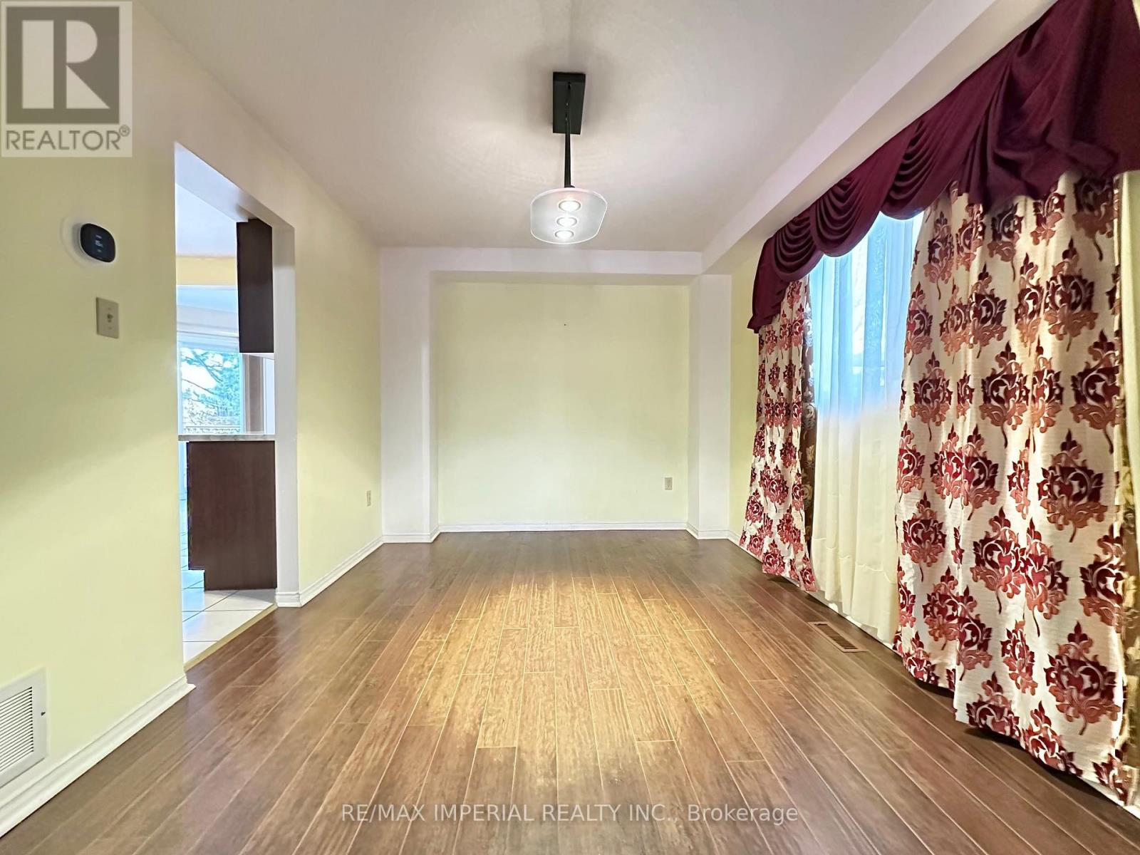 3058 Dalehurst Drive, Mississauga, Ontario  L5B 3C1 - Photo 6 - W13321476