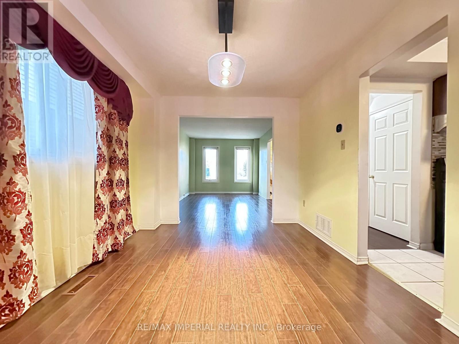 3058 Dalehurst Drive, Mississauga, Ontario  L5B 3C1 - Photo 7 - W13321476