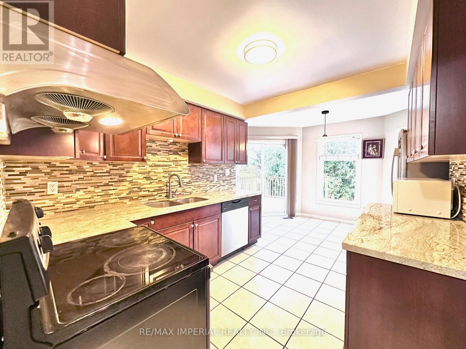 3058 Dalehurst Drive, Mississauga, Ontario  L5B 3C1 - Photo 8 - W13321476