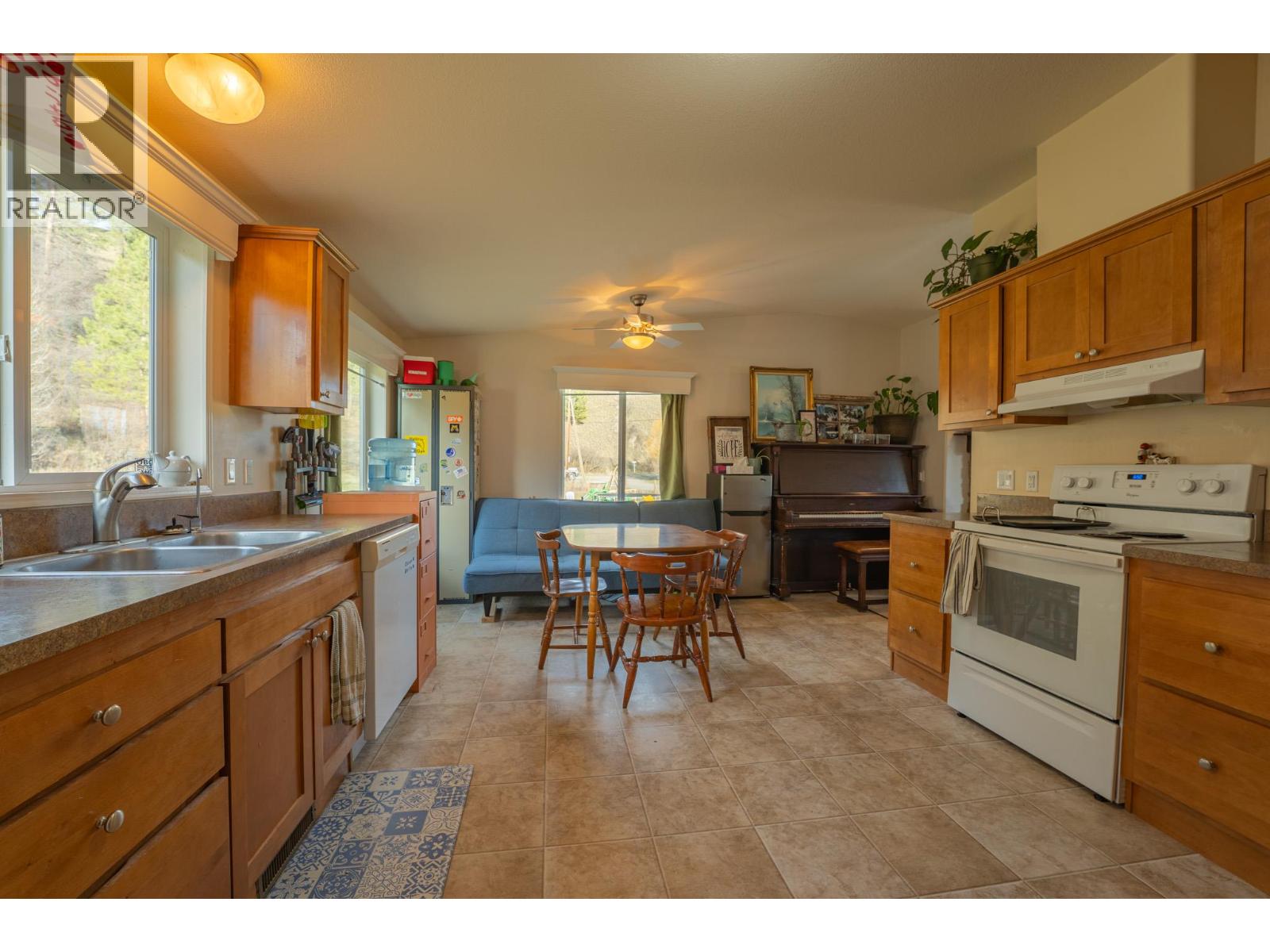 8966 95a Highway, Kimberley, British Columbia  V1A 3N1 - Photo 3 - 10390370