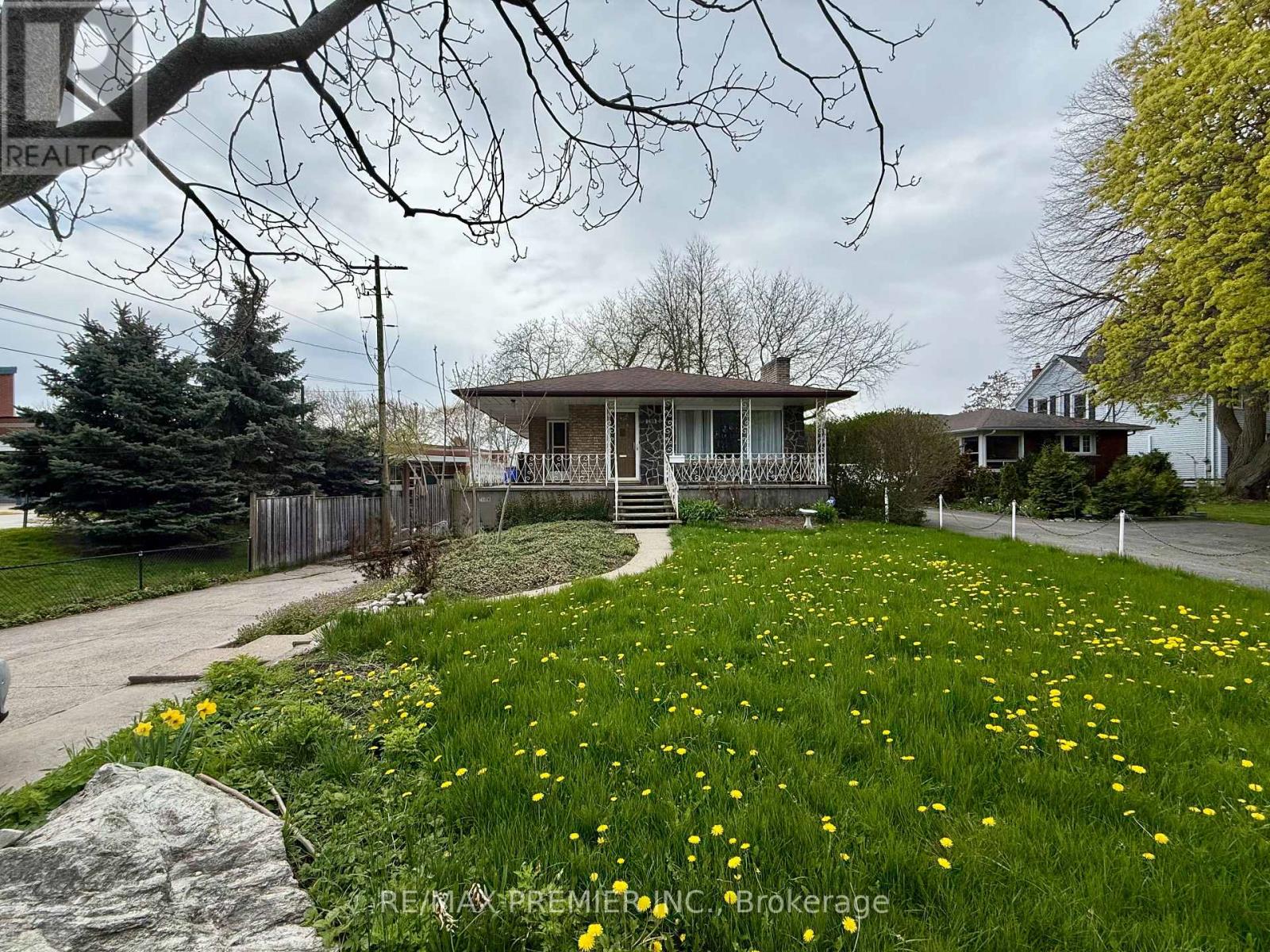 Main Floor - 288 Scott Street, St. Catharines, Ontario  L2N 1J3 - Photo 4 - X13046952