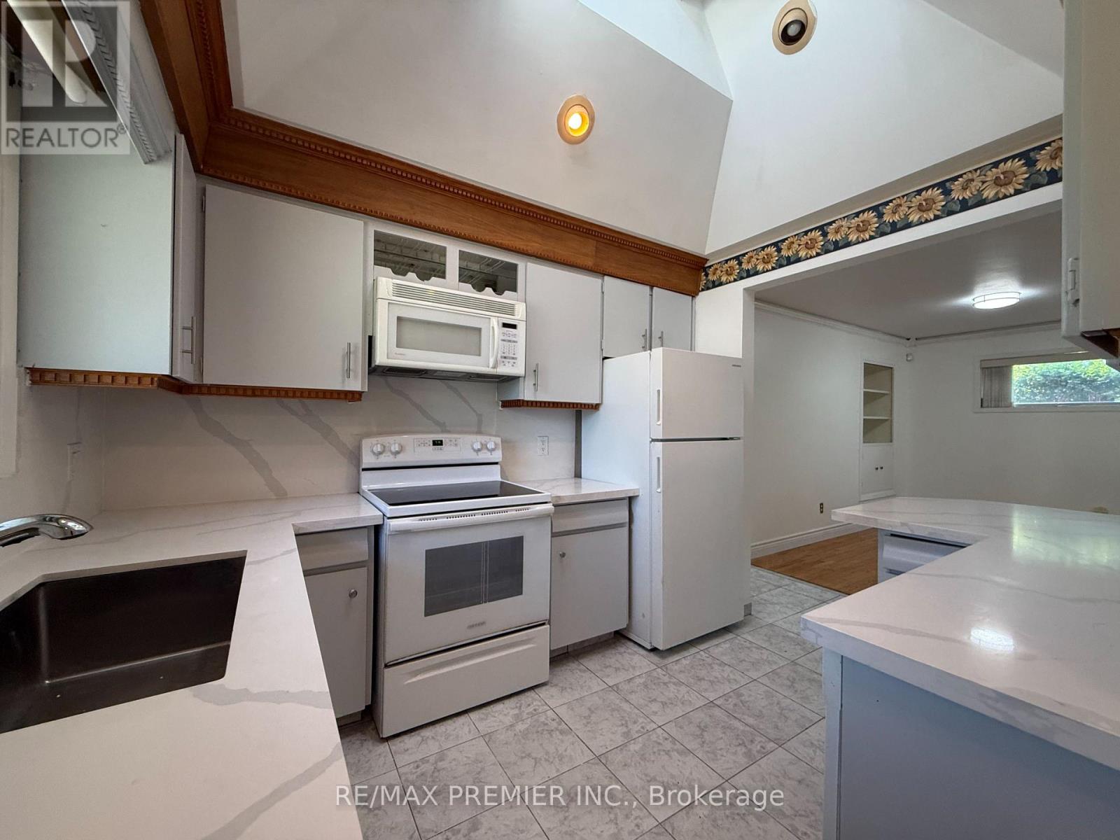 Main Floor - 288 Scott Street, St. Catharines, Ontario  L2N 1J3 - Photo 13 - X13046952