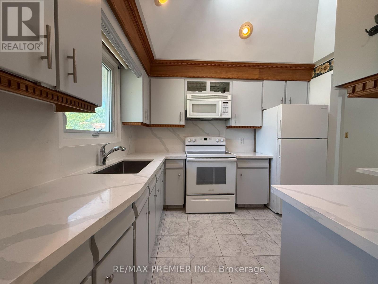 Main Floor - 288 Scott Street, St. Catharines, Ontario  L2N 1J3 - Photo 14 - X13046952