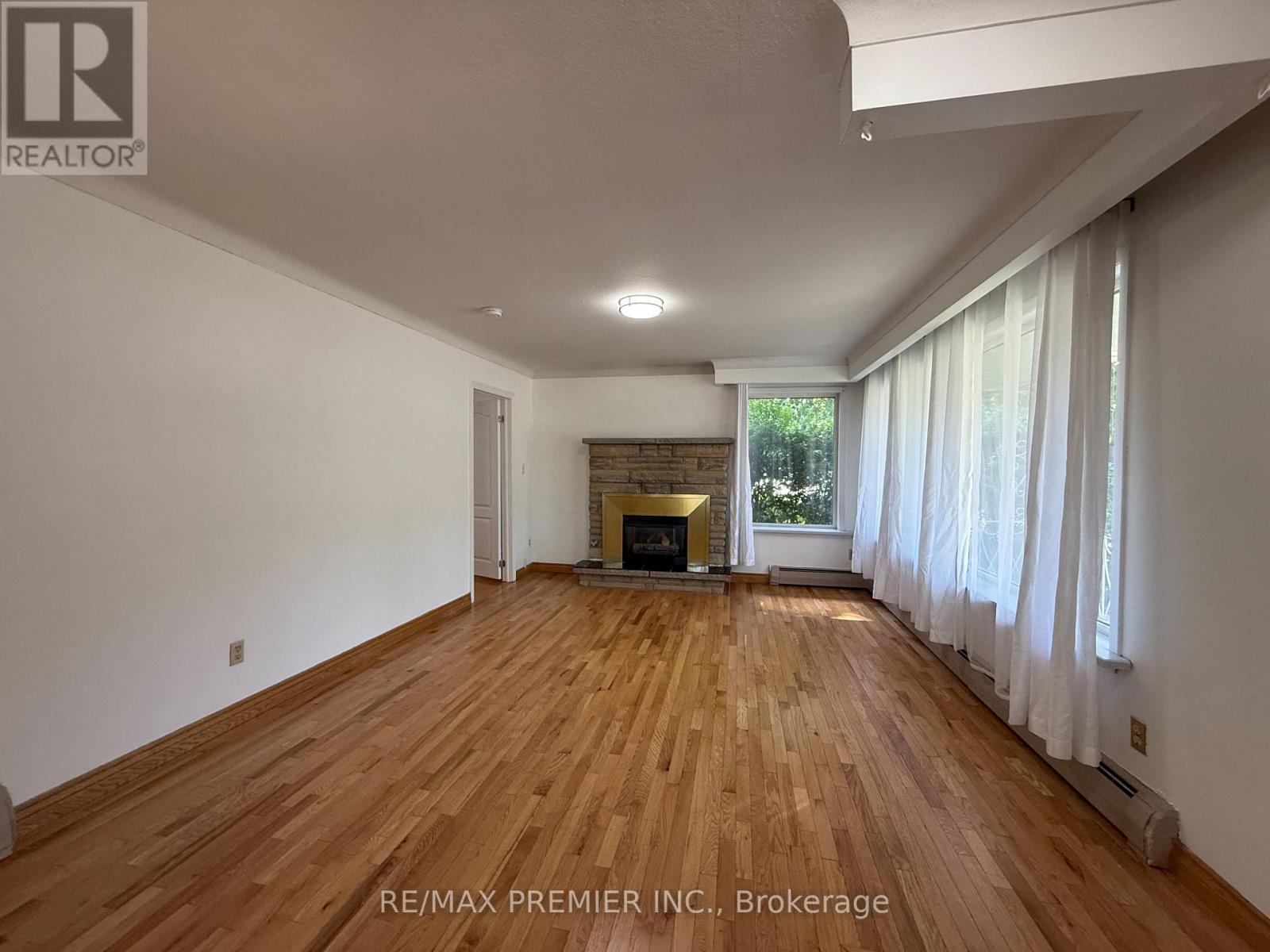 Main Floor - 288 Scott Street, St. Catharines, Ontario  L2N 1J3 - Photo 7 - X13046952