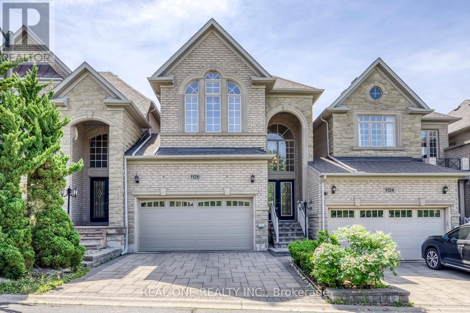 1126 WOODINGTON LANE, Oakville, Ontario