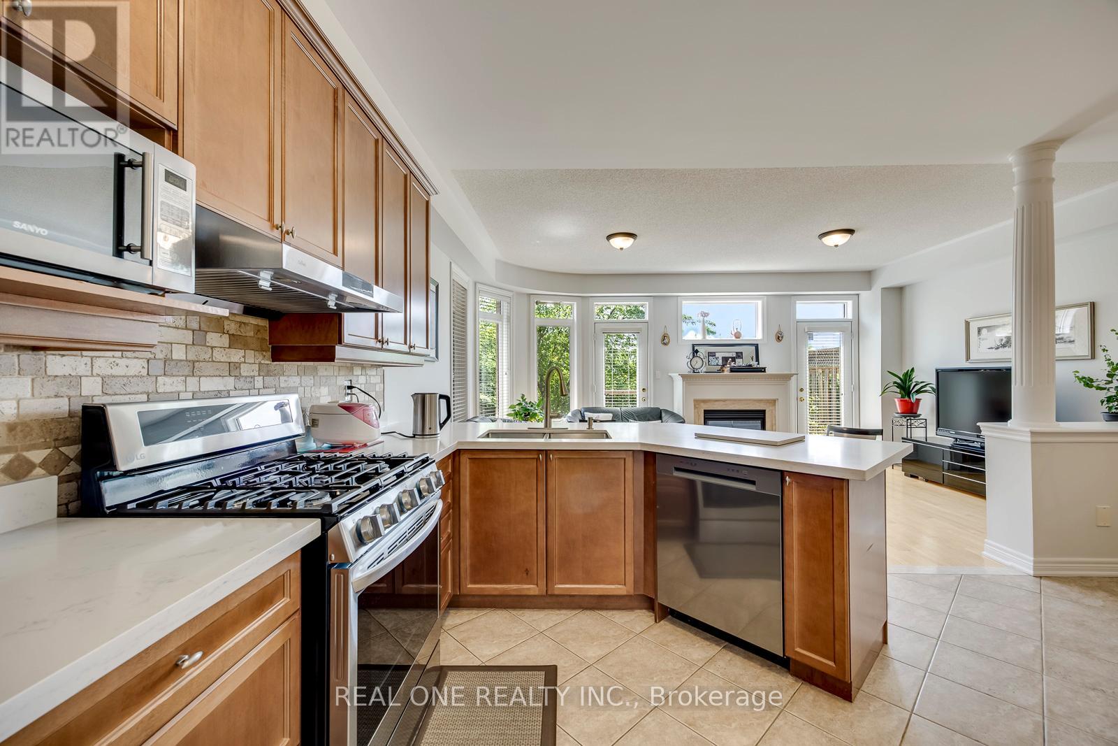 1126 Woodington Lane, Oakville, Ontario  L6H 7T9 - Photo 11 - W13333172
