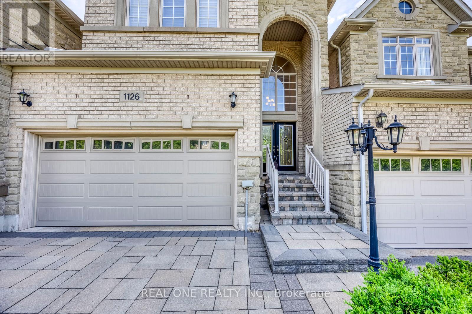 1126 Woodington Lane, Oakville, Ontario  L6H 7T9 - Photo 2 - W13333172