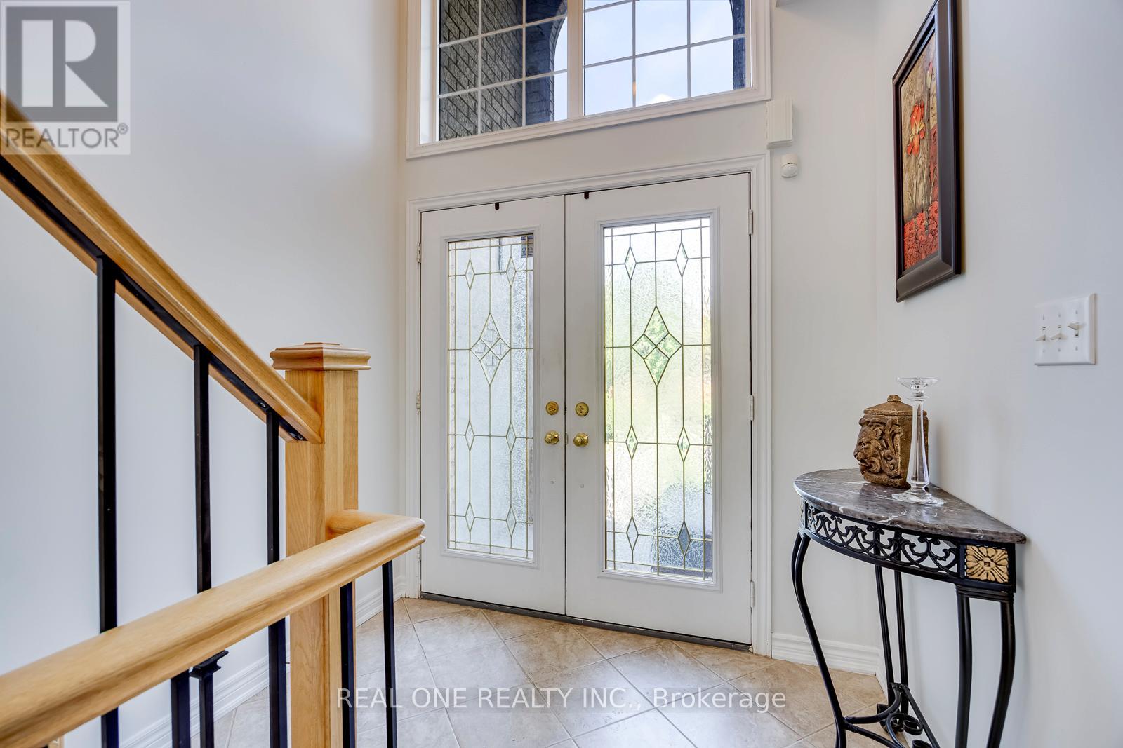 1126 Woodington Lane, Oakville, Ontario  L6H 7T9 - Photo 3 - W13333172