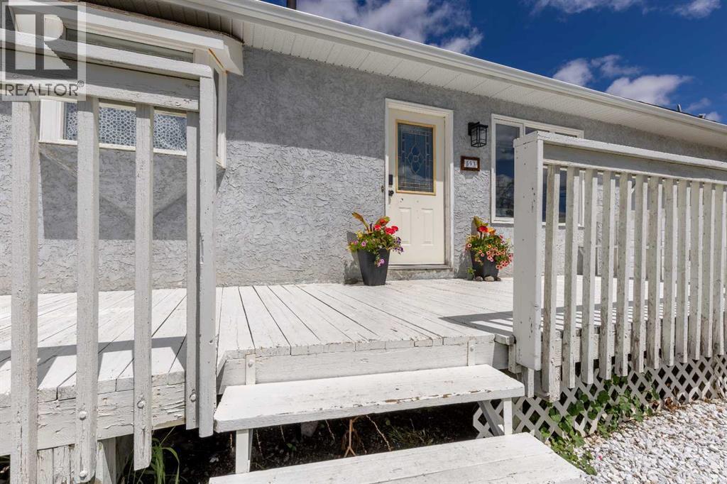 593 3 Avenue W, Cardston, Alberta  T0K 0K0 - Photo 3 - A2317560
