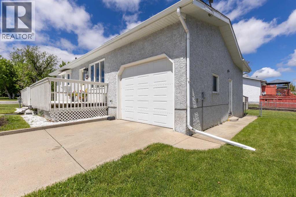 593 3 Avenue W, Cardston, Alberta  T0K 0K0 - Photo 2 - A2317560