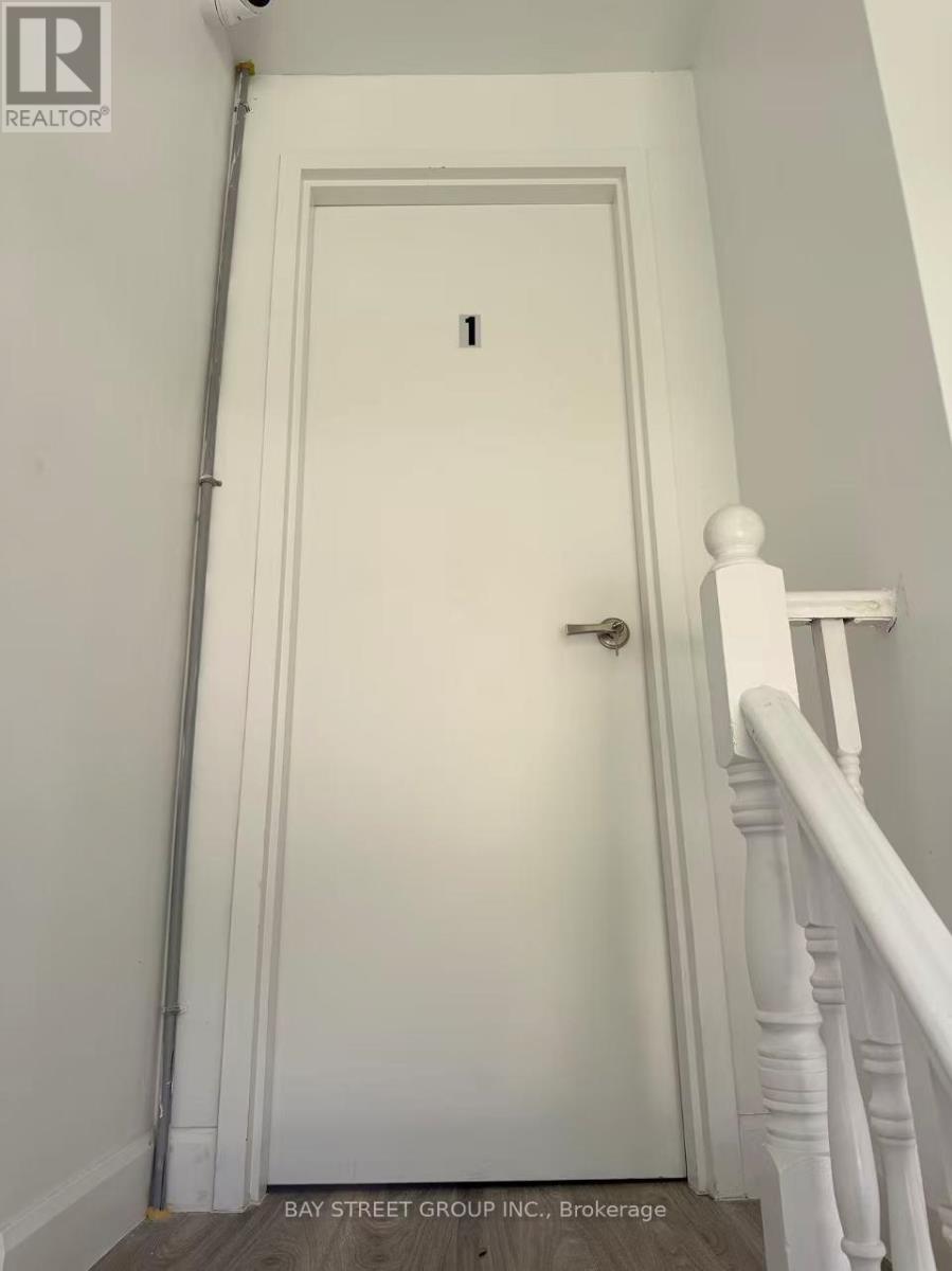 #1 - 69 Blythwood Road N, Waterloo, Ontario  N2L 3Z9 - Photo 2 - X13329830