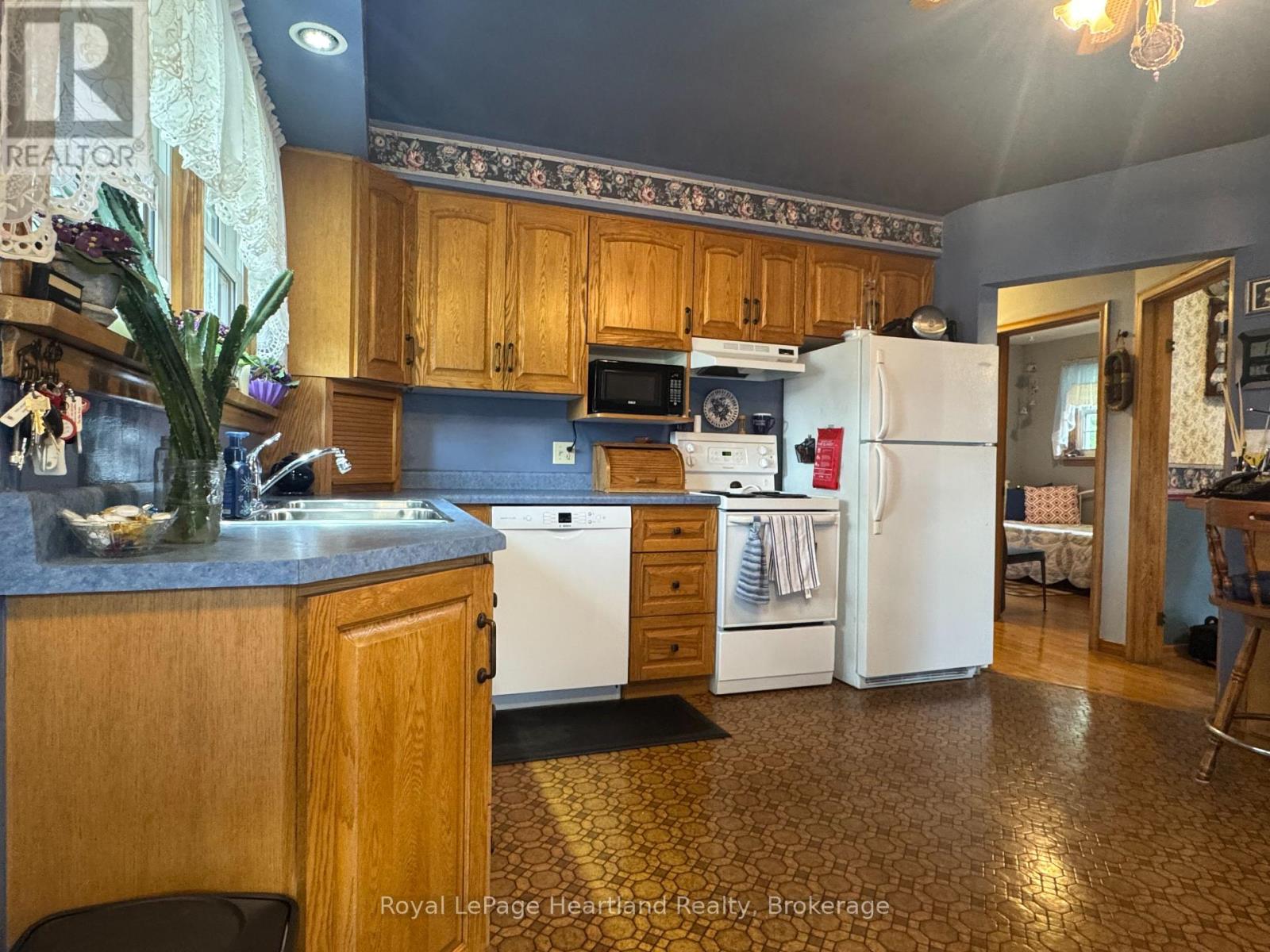 47 Mcdonald Street, Stratford, Ontario  N5A 4W4 - Photo 3 - X13337982