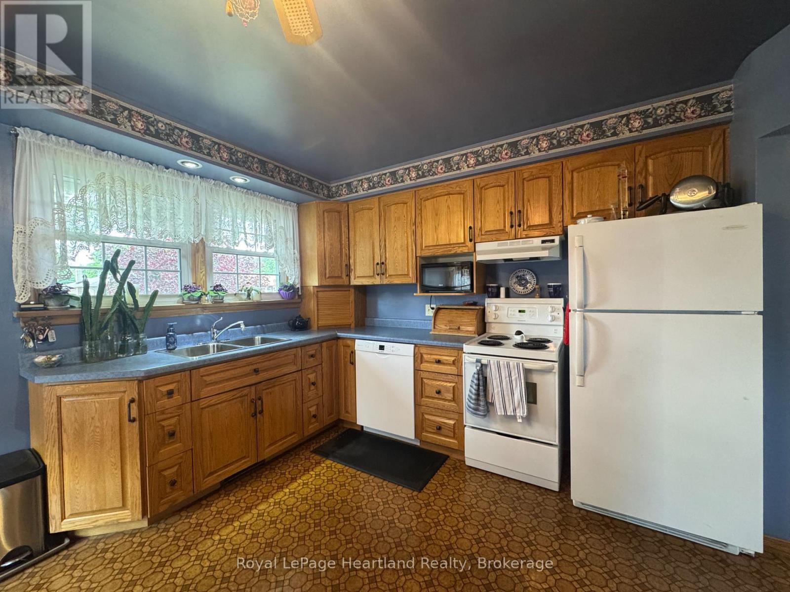 47 Mcdonald Street, Stratford, Ontario  N5A 4W4 - Photo 5 - X13337982