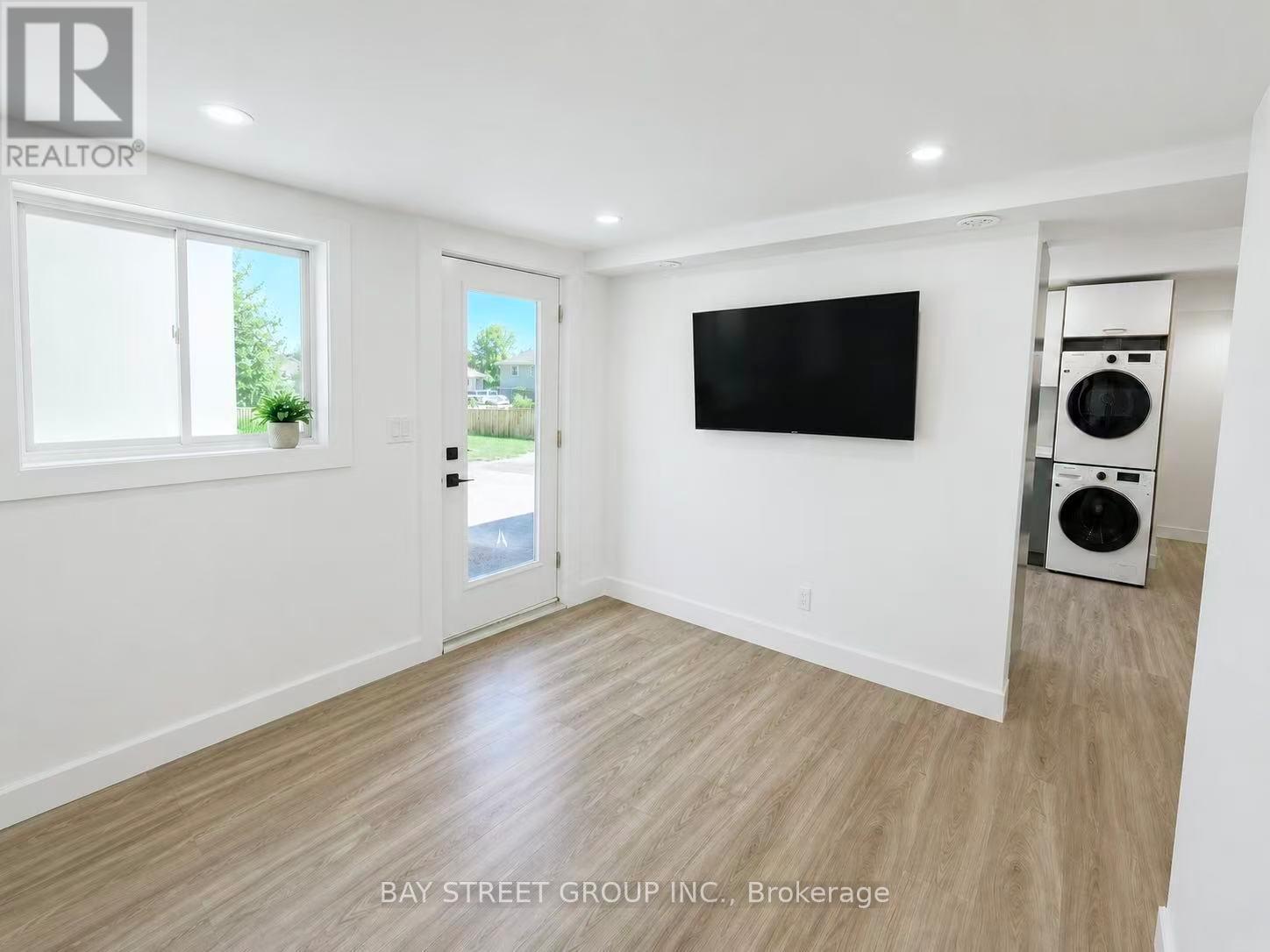 3 - 69 Blythwood Road N, Waterloo, Ontario  N2L 3Z9 - Photo 3 - X13339328