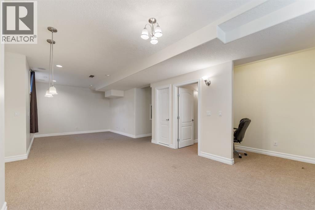90 Royal Highland Road NW, Calgary, Alberta  T3G 4Y4 - Photo 27 - A2312514