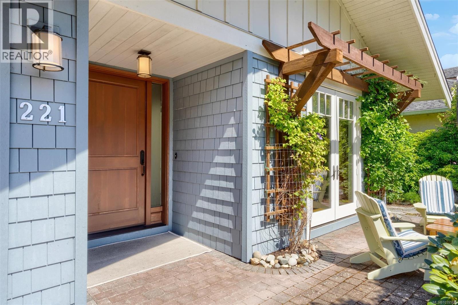 221 Marine Dr, Cobble Hill, British Columbia