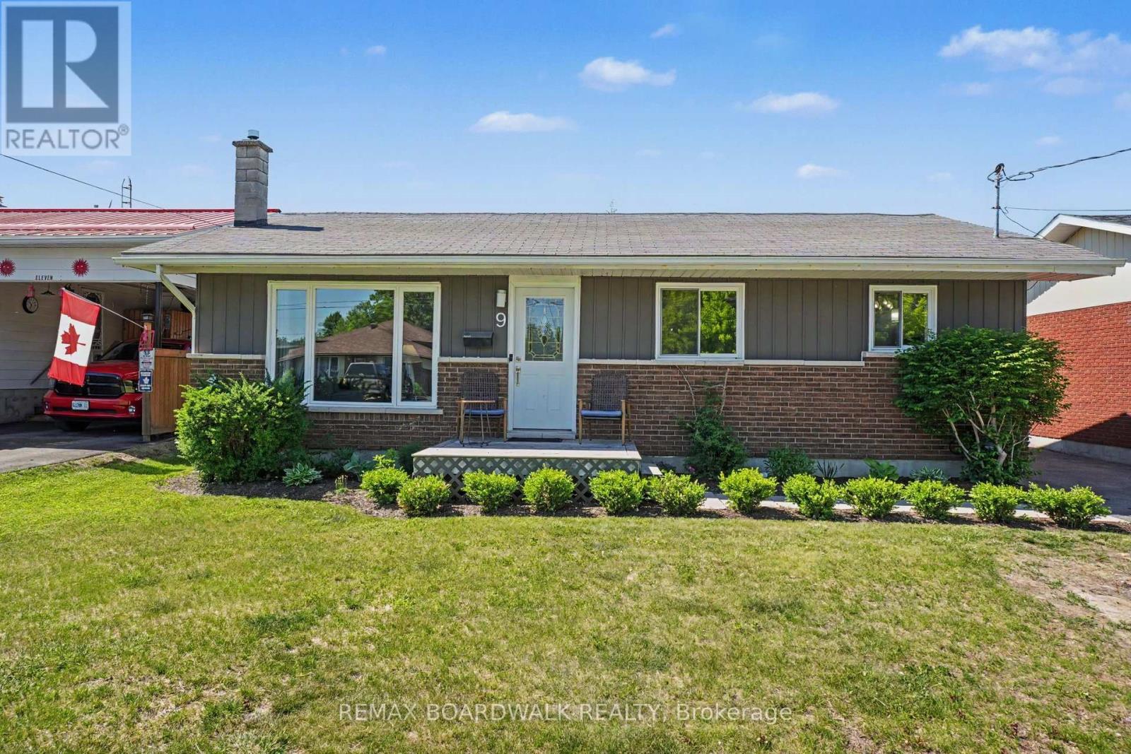 9 WELLAND STREET, Perth, Ontario