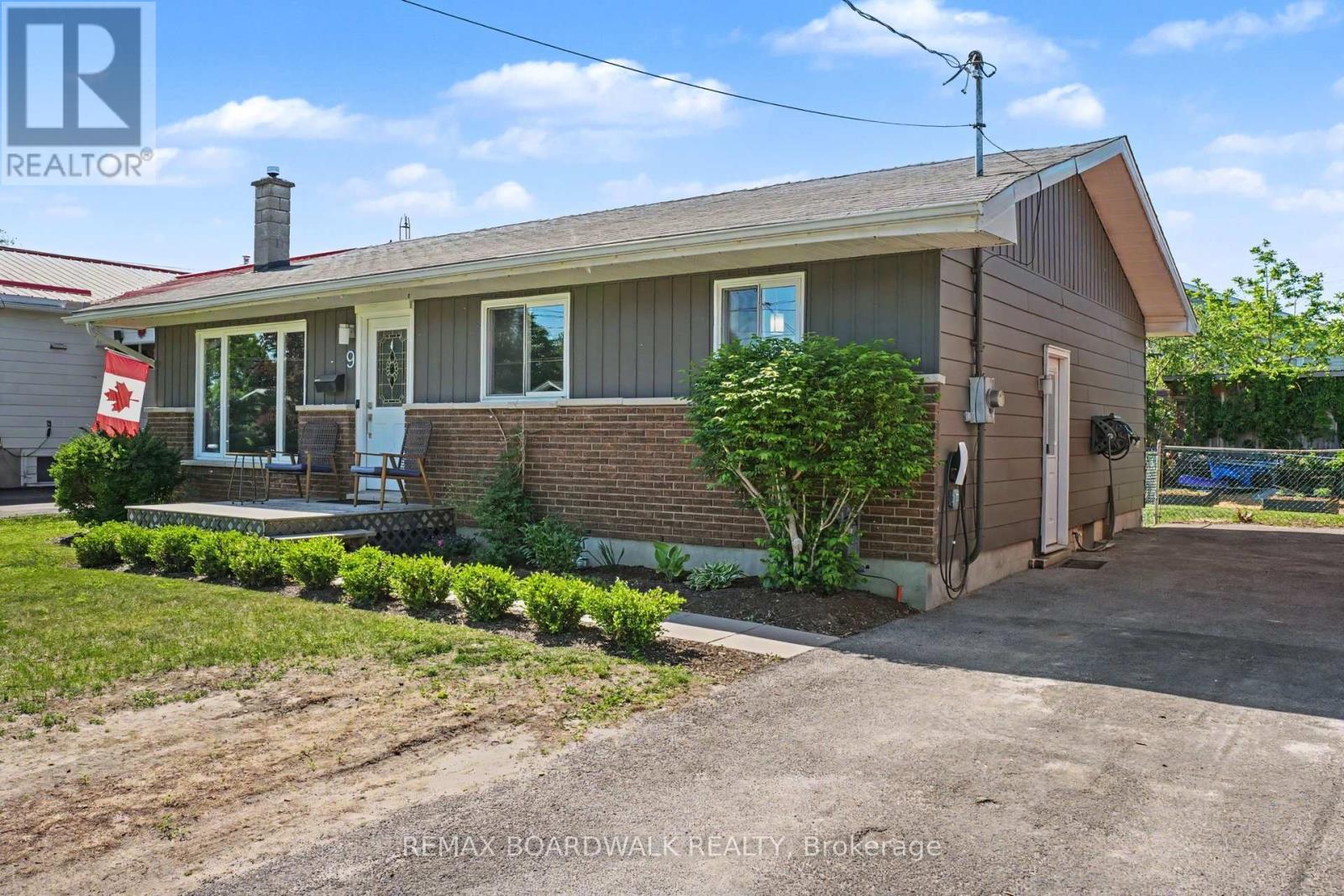 9 Welland Street, Perth, Ontario  K7H 3H6 - Photo 2 - X13410038