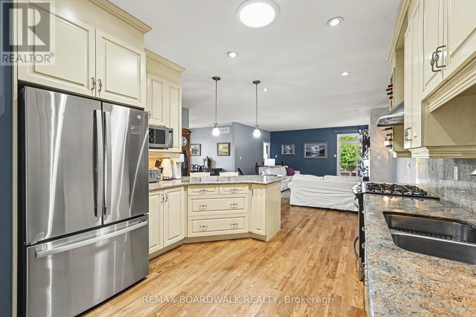 24 Samara Place, Ottawa, Ontario  K2S 2B2 - Photo 12 - X13410046