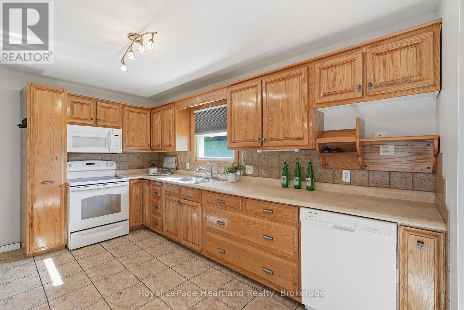 476 Carling Terrace, North Huron, Ontario  N0G 2W8 - Photo 8 - X13410062