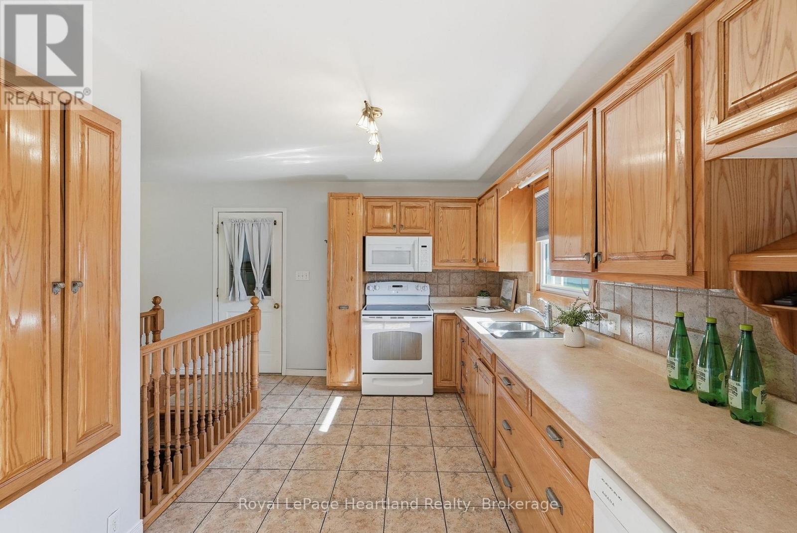 476 Carling Terrace, North Huron, Ontario  N0G 2W8 - Photo 9 - X13410062