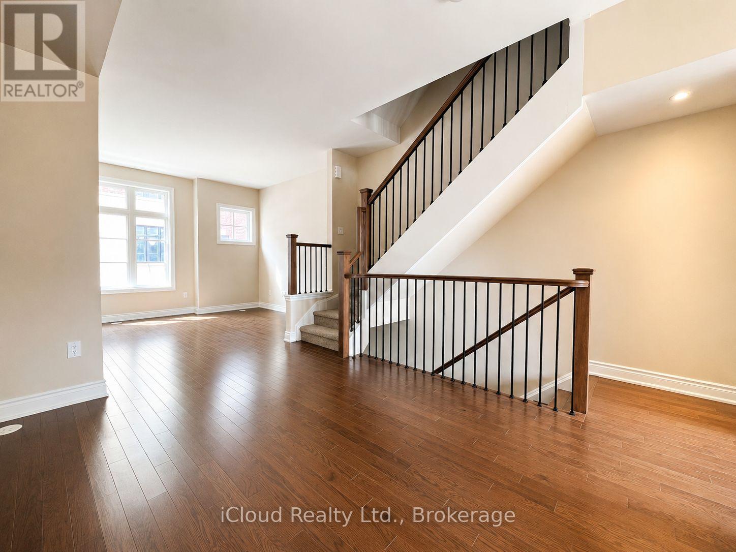 36 - 26 Lunar Crescent, Mississauga, Ontario  L5M 2R5 - Photo 2 - W13366032