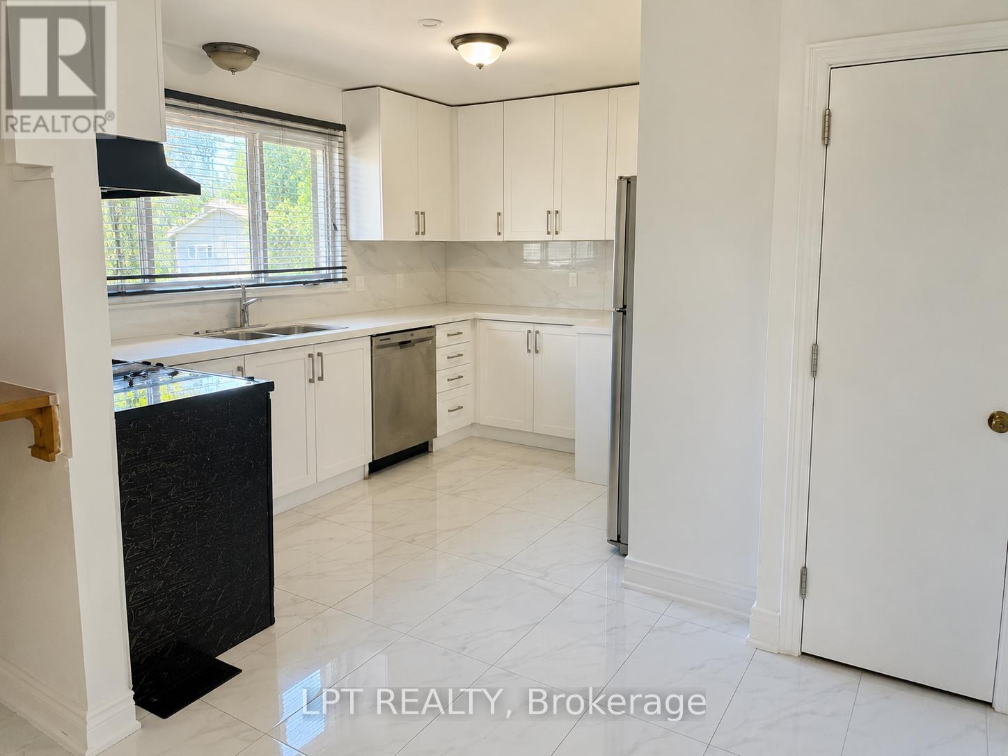 51 Windermere Court, Brampton, Ontario  L6X 2L5 - Photo 2 - W13388432