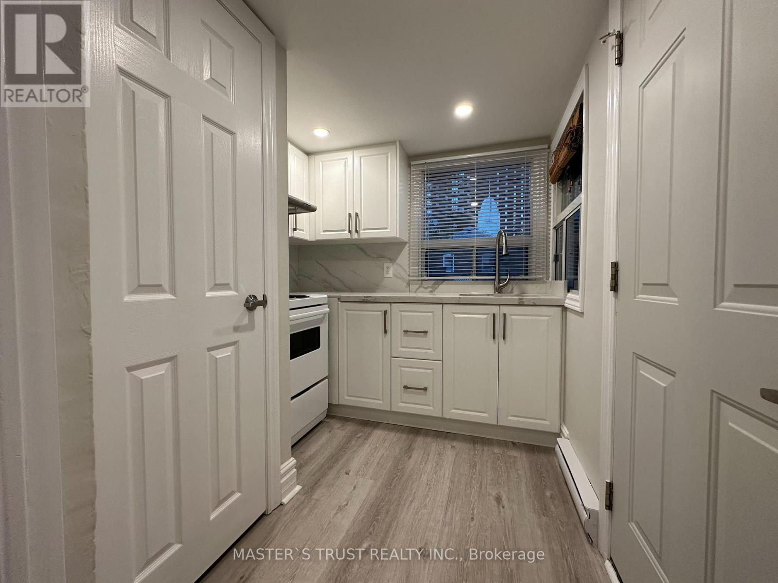 UPPER - 151 DYNEVOR ROAD, Toronto, Ontario
