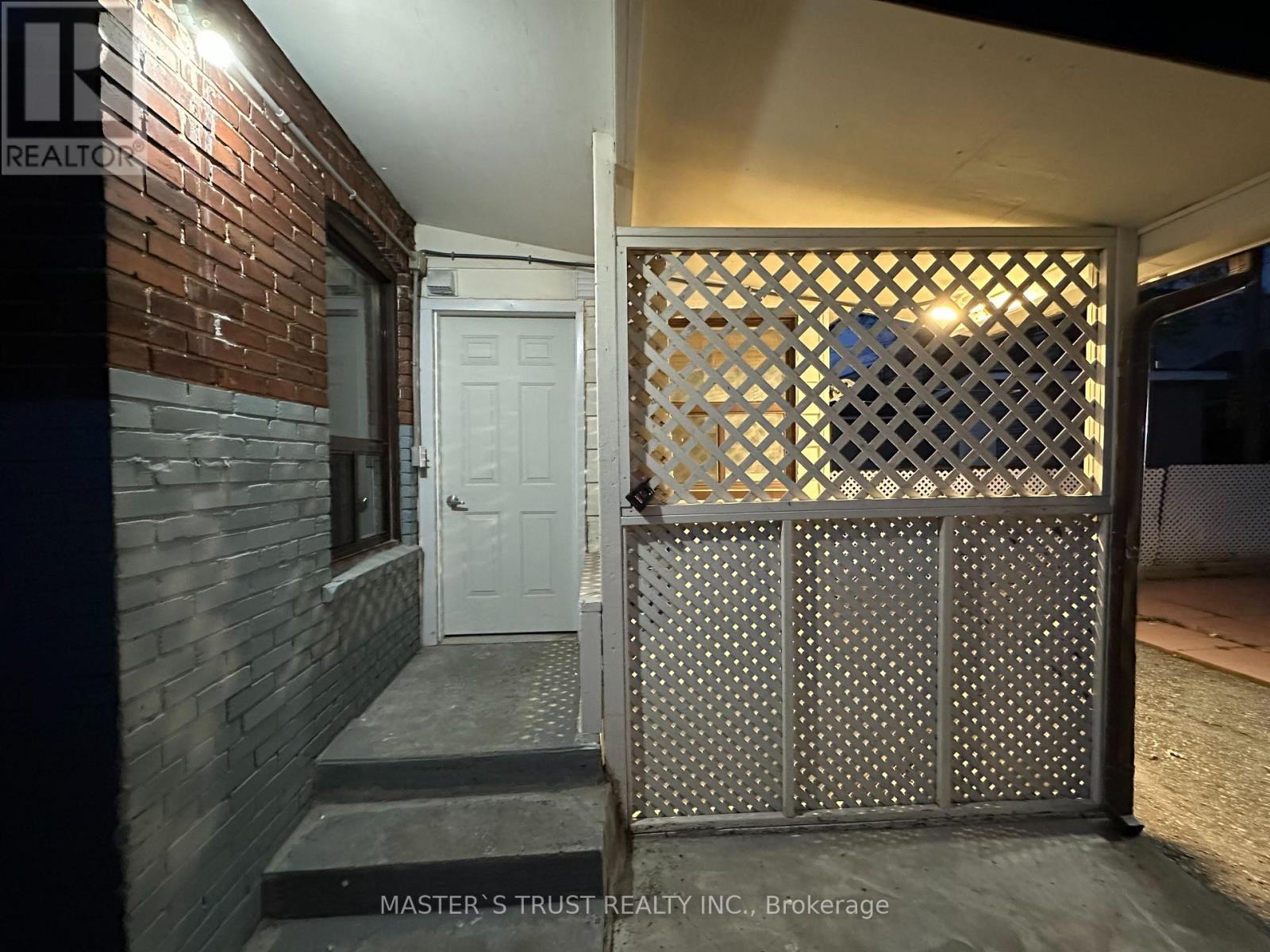 Upper - 151 Dynevor Road, Toronto, Ontario  M6E 3X5 - Photo 10 - W13403682