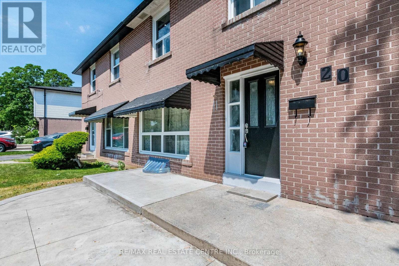 20 Earnscliffe Circle, Brampton, Ontario  L6T 2B2 - Photo 3 - W13410050