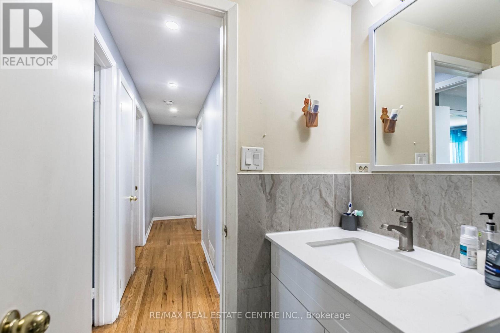 20 Earnscliffe Circle, Brampton, Ontario  L6T 2B2 - Photo 31 - W13410050