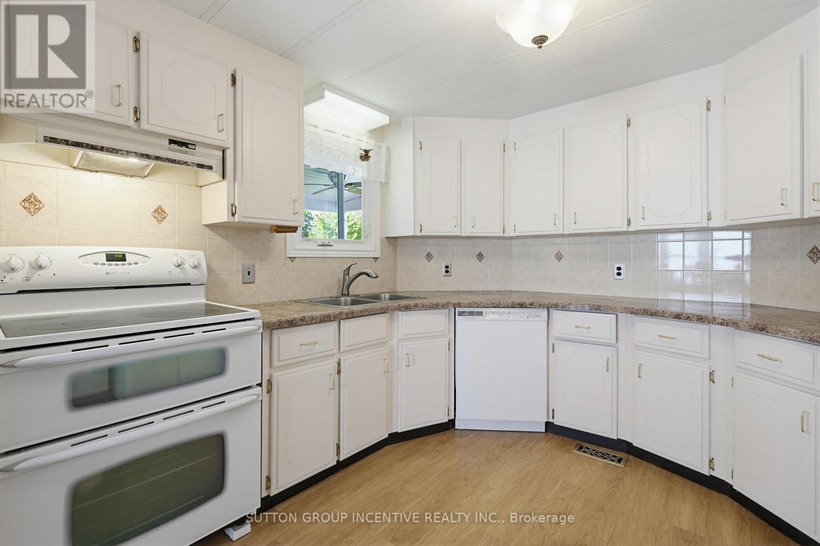 31 Linden Lane, Innisfil, Ontario  L9S 1N8 - Photo 7 - N13284852