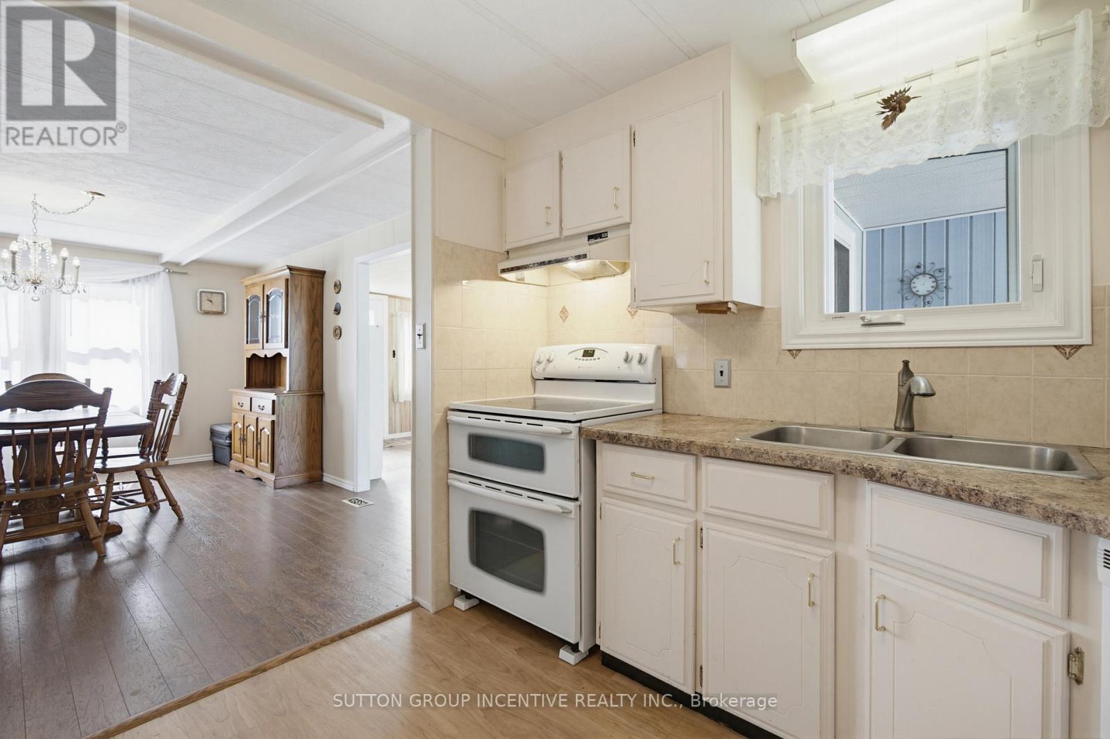 31 Linden Lane, Innisfil, Ontario  L9S 1N8 - Photo 9 - N13284852
