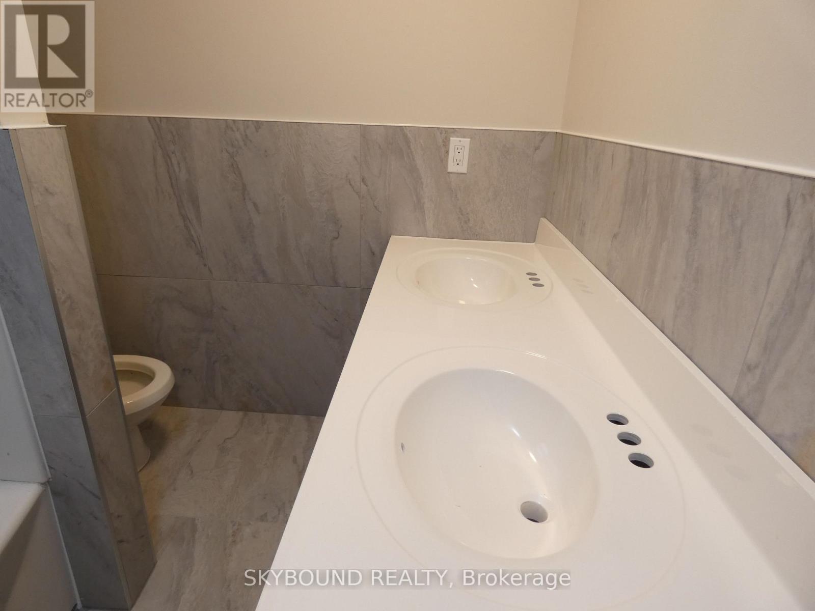 1 - 98 Barton Street, Milton, Ontario  L9T 1C9 - Photo 18 - W13410034