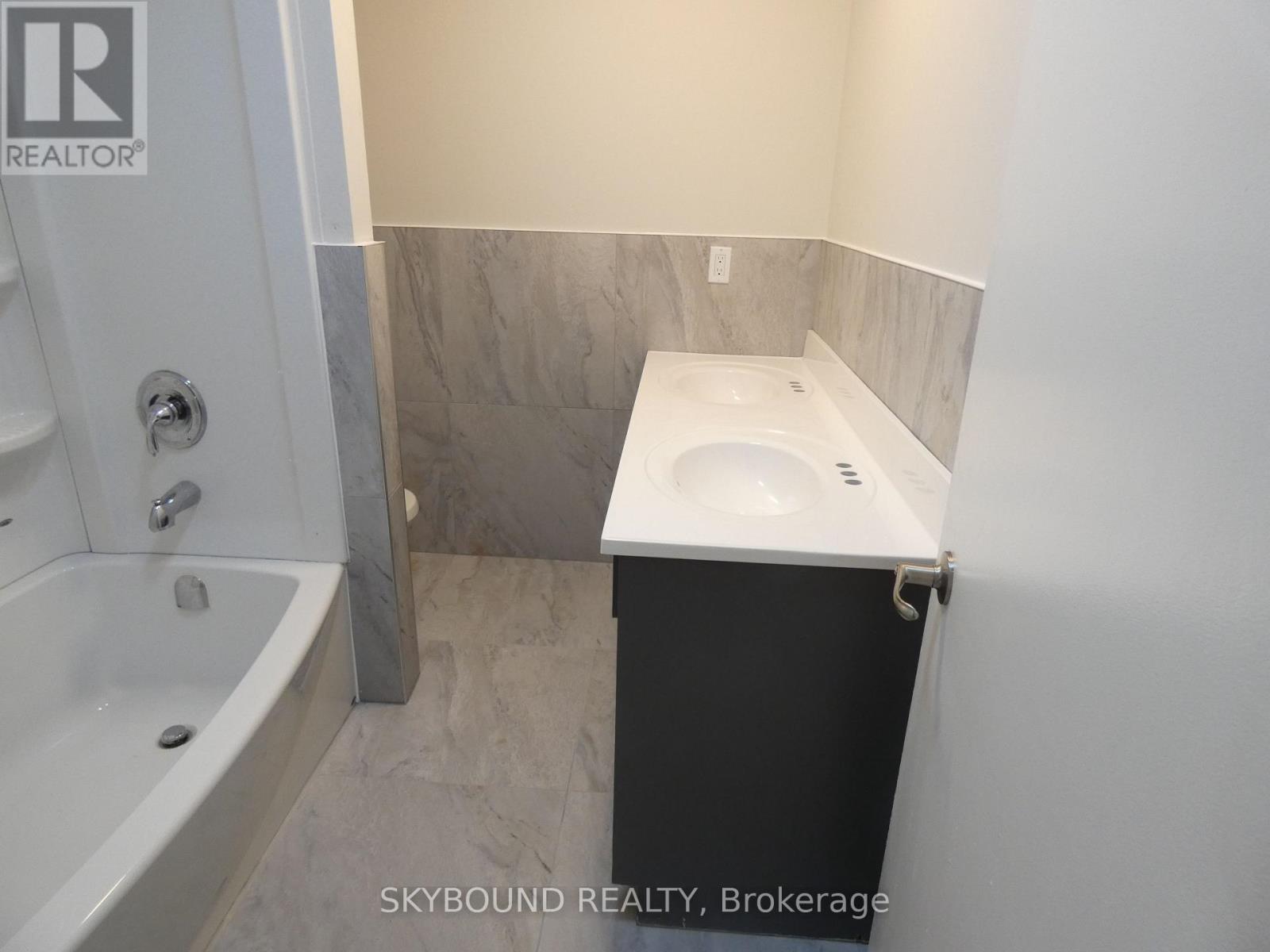 1 - 98 Barton Street, Milton, Ontario  L9T 1C9 - Photo 20 - W13410034