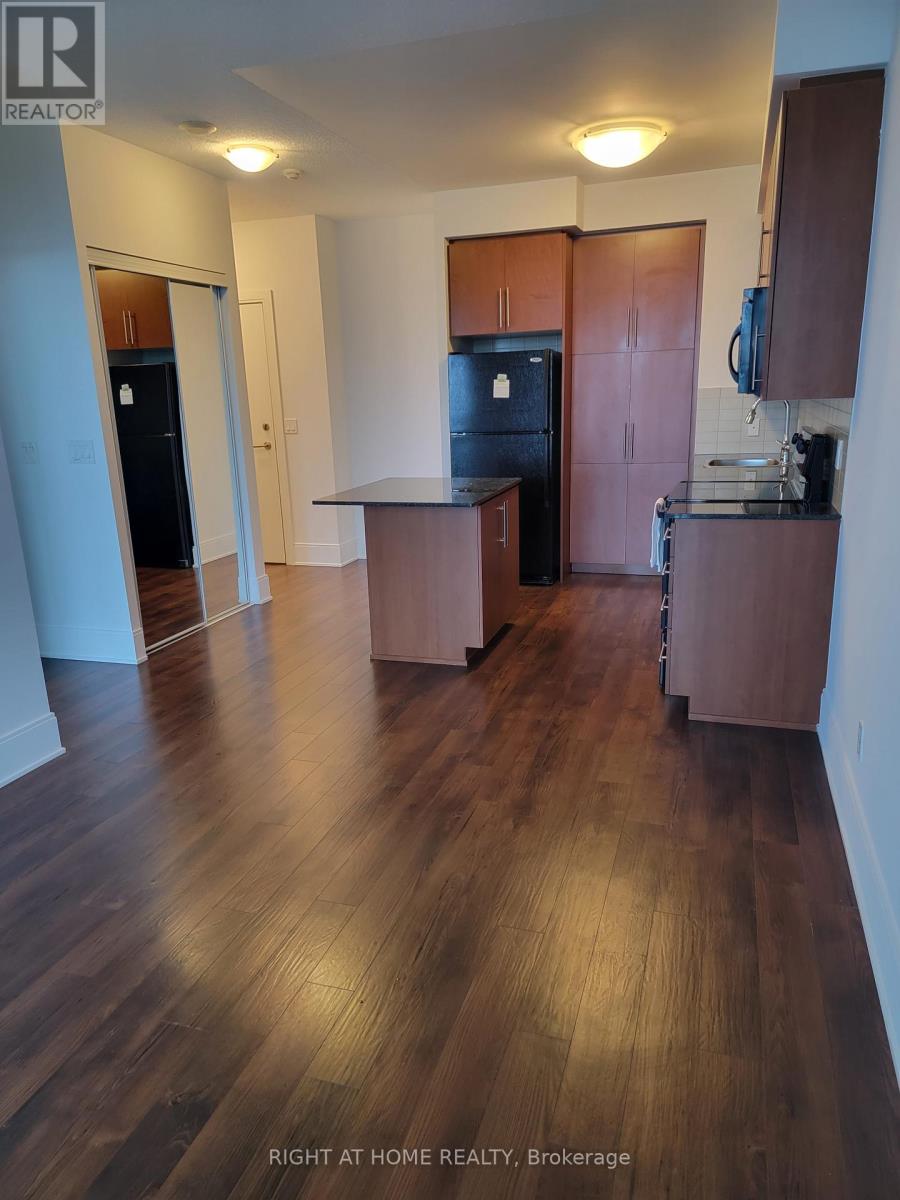 2306 - 330 Burnhamthorpe Road W, Mississauga, Ontario  L5B 0E1 - Photo 3 - W13410070