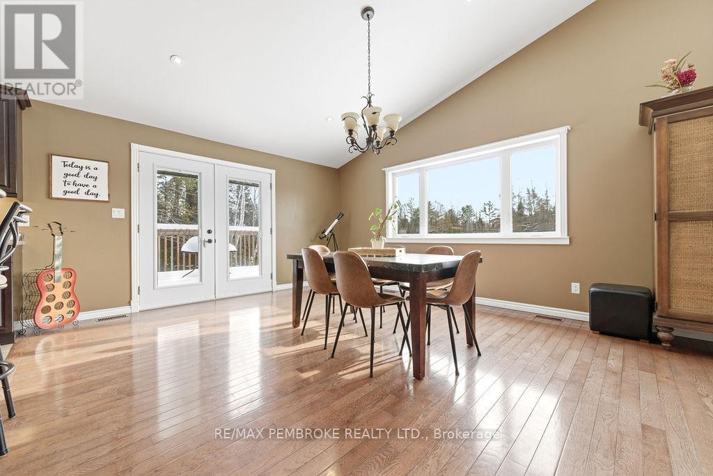 616 Barron Canyon Road, Petawawa, Ontario  K8A 6W7 - Photo 12 - X12719758