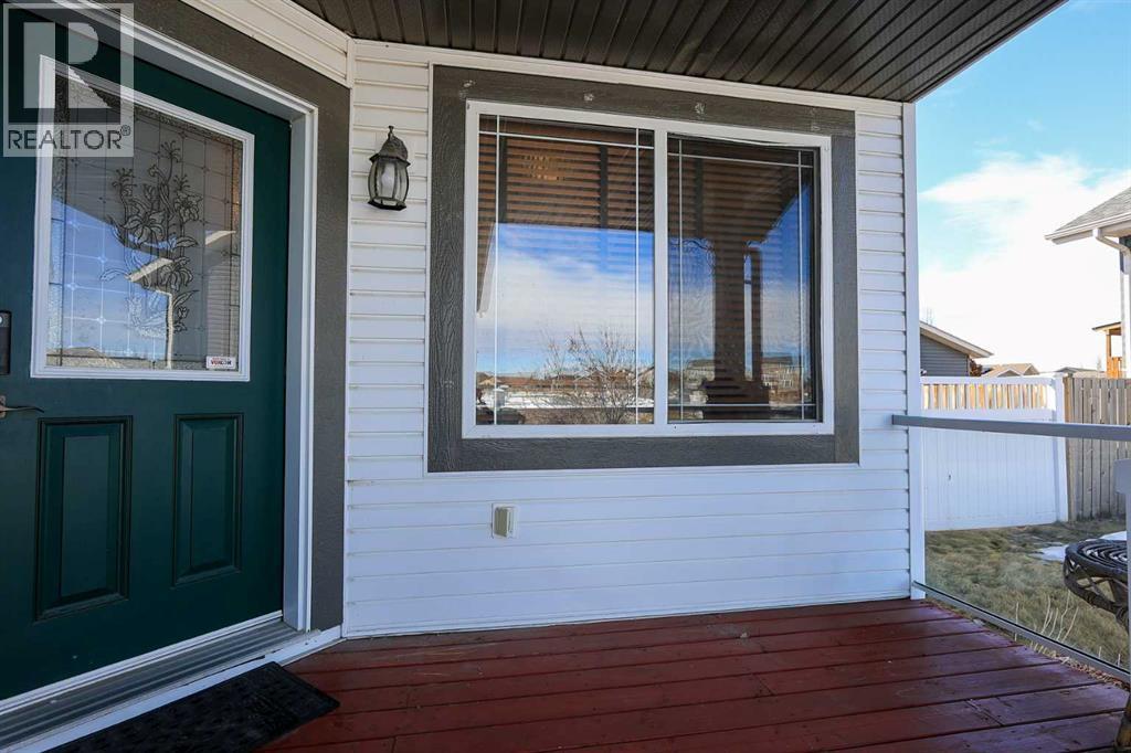 98 Pine Crescent, Blackfalds, Alberta  T4M 0E2 - Photo 3 - A2311376